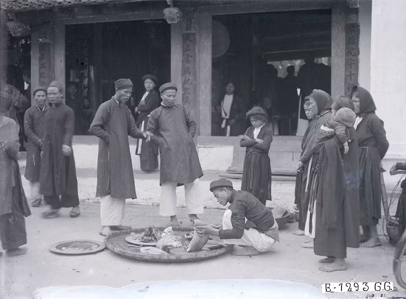 Chia khoán sau khi ăn cỗ.