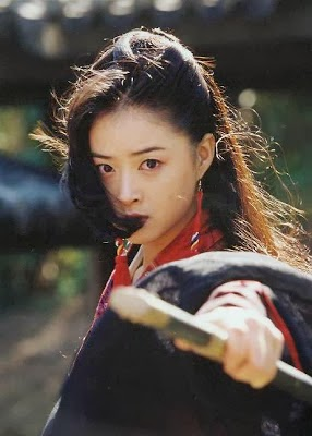 Tuy nhiên, sau khi hai người được giải cứu, Uyển Thanh mới hay biết sư phụ nàng lại là mẹ nàng và Đoàn Dự hóa ra là anh cùng cha khác mẹ của nàng. Mộc Uyển Thanh đau đớn rời xa người mình yêu. Mặc dù trên đường tới Tây Hạ, trong lòng nàng khôn nguôi nhớ đến Đoàn Dự nhưng khi thấy tình yêu si mê Đoàn Dự dành cho Vương Ngữ Yên, nàng đã chọn cách một mình rời xa.