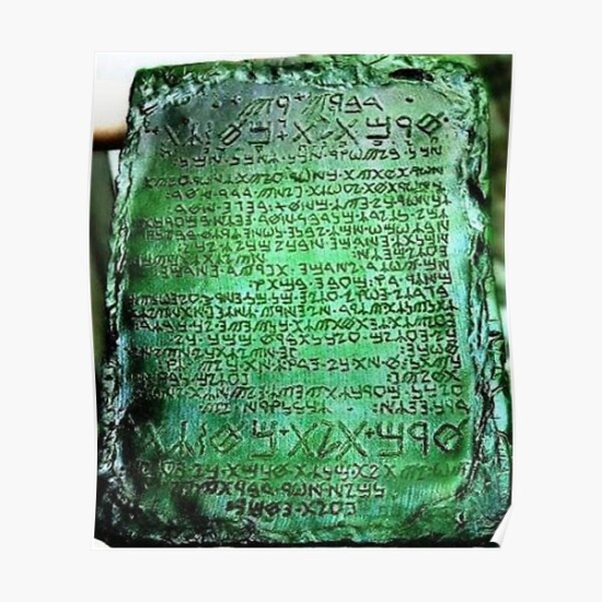 Cụ thể, trong đó viết về các phương pháp biến kim loại thành vàng cũng như bào chế được thuốc trường sinh bất tử. Tài liệu đầu tiên đề cập đến bản khắc The Emerald Tablet nằm trong một cuốn sách cổ Ả rập có từ thế kỷ thứ 6 - 8.