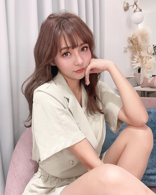 Hot girl Lâm Tương, một trong những "nữ thần cổ động" của Đài Loan mới đây đã khiến dân tình xôn xao khi để lộ ngực trần trong lúc livestream giao lưu với người hâm mộ.