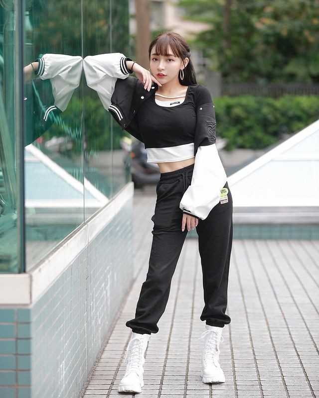 Lúc giao lưu, có một fan hỏi về thiết kế và công dụng nội y mà Lâm Tương đang mặc.