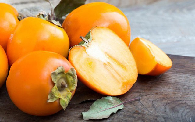 Lúc này mọi người rất dễ bị viêm loét dạ dày, buồn nôn, nôn, thủng dạ dày, trường hợp xấu nhất có thể sinh ra chất gây ung thư. Vì vậy, chúng ta phải chú ý, nếu thường xuyên ăn uống kiểu này chẳng khác nào tự tay nuôi các tế bào ung thư trong cơ thể.