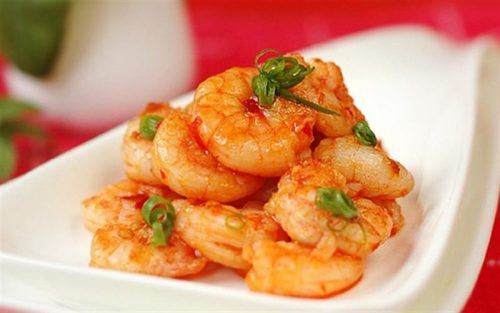 Nó khiến cơ thể tạo ra các triệu chứng dị ứng như phản ứng da, phản ứng đường tiêu hóa và hội chứng quá mẫn cảm ở miệng.