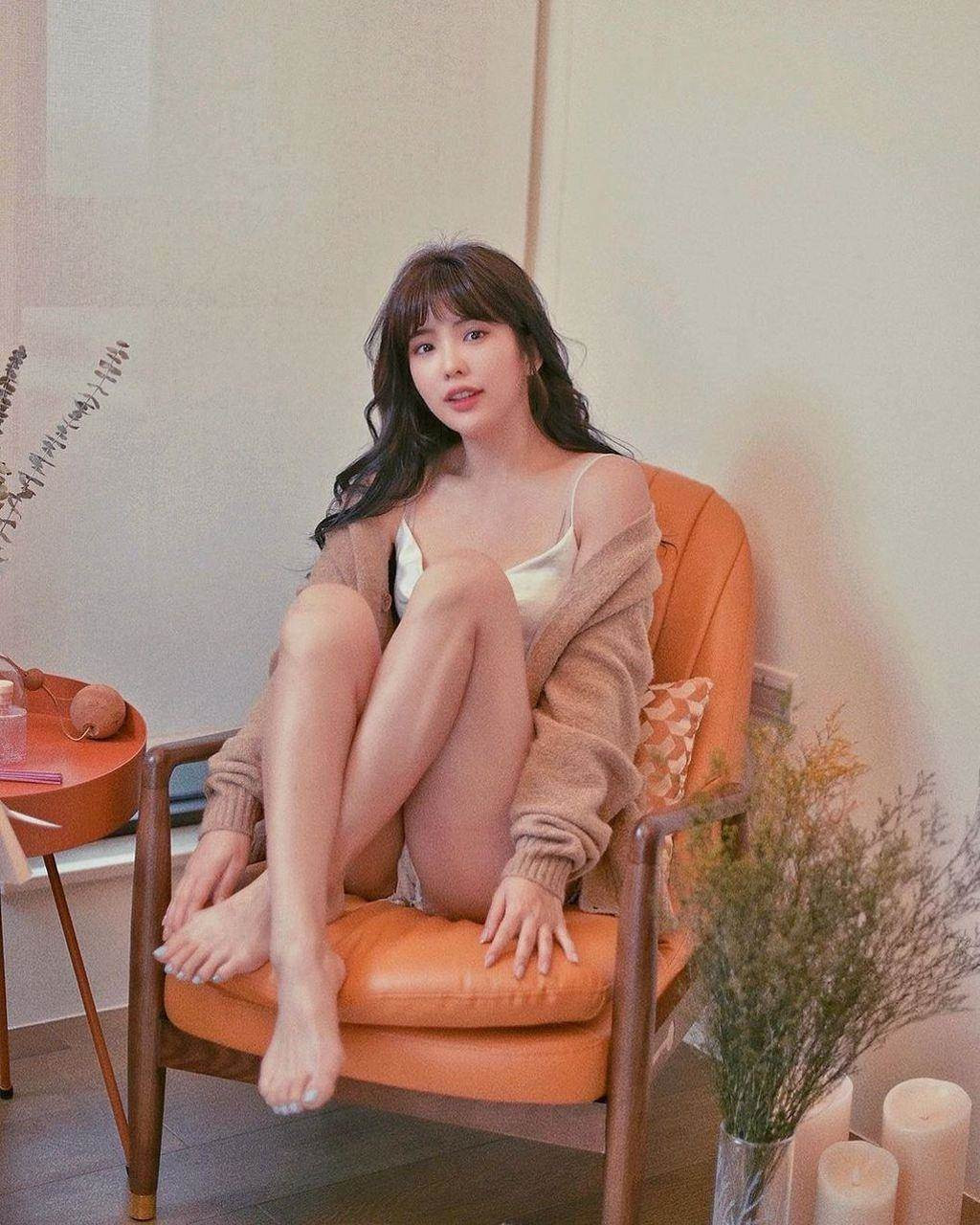 Có thể thấy được, Ula Shen sở hữu một vẻ đẹp hoàn mỹ. Nụ cười rất sáng của cô nàng khiến người hâm mộ như muốn "tan chảy".