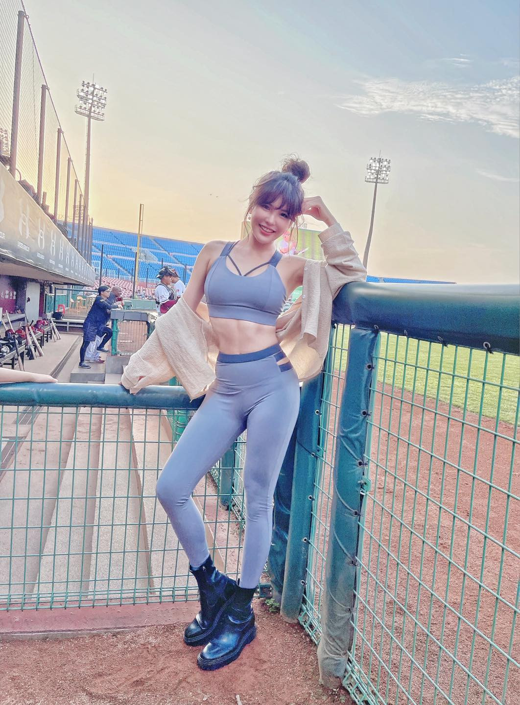 Chỉ đơn giản là diện đồ tập, nữ thần thể thao người Đài Loan vẫn vô cùng thu hút.