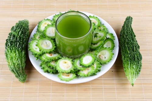 Thành phần vitamin A, C, folate và chất xơ trong mướp đắng chứa rất nhiều. Ngoài ra, còn có các chất chống oxy hóa có lợi khác như catechin, axit gallic, epicatechin và axit chlorogenic giúp bảo vệ tế bào khỏi bệnh tật, nhất là ung thư.