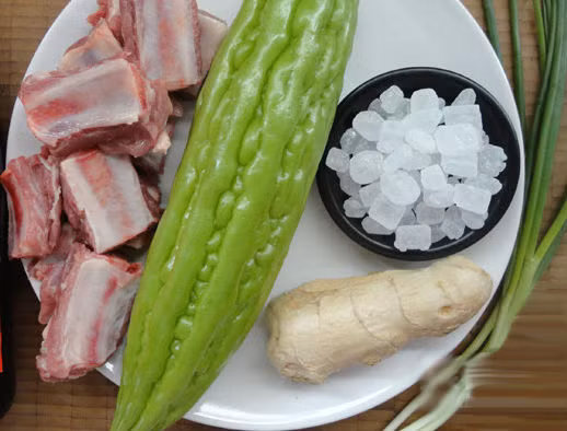 Chính vì thế, tuy canh mướp đắng và sườn có vị khá ngon nhưng tốt nhất không nên nấu cùng nhau.