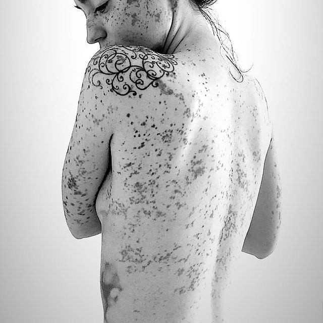 Sau khi nhìn ngắm mình trong những bức ảnh nghệ thuật, cô cảm thấy tự tin và yêu bản thân hơn. Những lời động viên tích cực của mọi người đã giúp cô có động lực để theo đuổi nghề người mẫu.