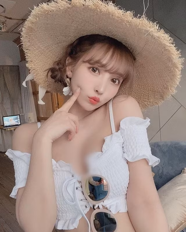 Sở hữu khuôn mặt xinh đẹp không tuổi, Mikami Yua thực sự biết cách khiến người hâm mộ luôn luôn phải chú ý đến mình.