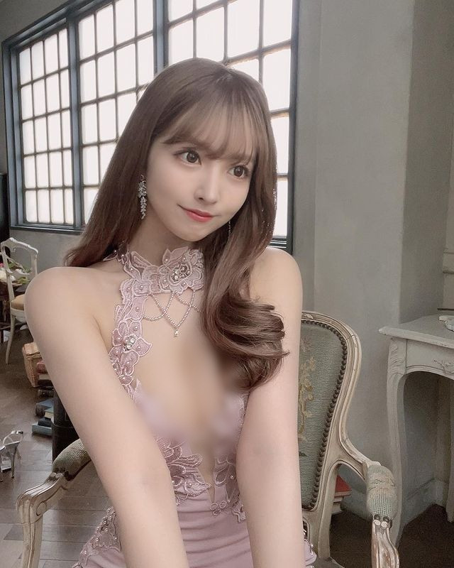 Trong khi ngành công nghiệp phim người lớn của Nhật Bản gần như đang đóng băng vì dịch bệnh thì nữ thần tượng Mikami Yua lại là cái tên hoạt động vô cùng sôi nổi.