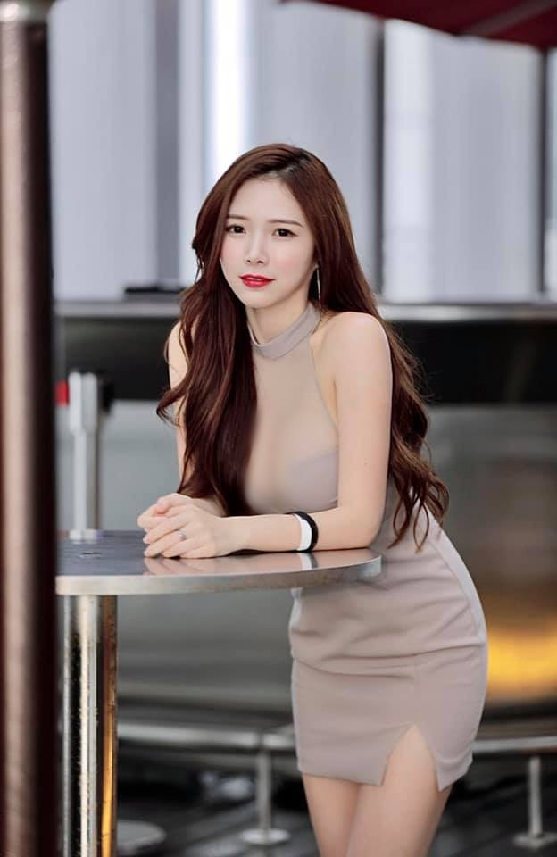 Cô nàng rất biết cách sử dụng trang phục để khoe lợi thế hình thể, thu hút sự chú ý của mọi người.