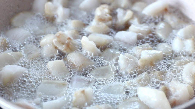 Cũng theo nghiên cứu, nguồn gốc chính của mùi thơm từ mỡ lợn là từ một lượng nhỏ của một loại protein đặc biệt, sản phẩm phân hủy của glyceride.