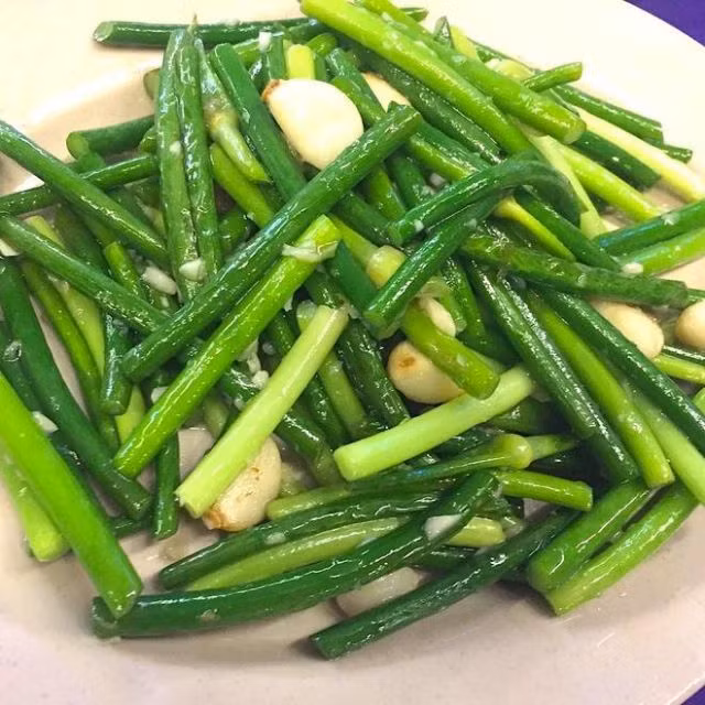 Tiếp nữa, ngồng tỏi có thể ngăn ngừa các bệnh viêm xương khớp. Những hợp chất tự nhiên có trong ngồng tỏi như allicin và allium có thể ngăn chặn hoạt động phá vỡ mô xương của các enzym trong cơ thể.