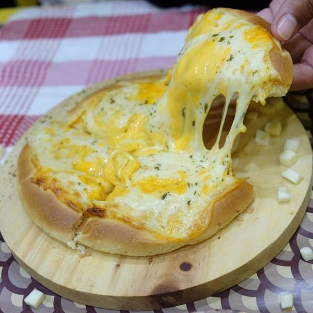 Pizza sầu riêng khá phổ biến ở Thái Lan và gây nghiện đối với nhiều người.