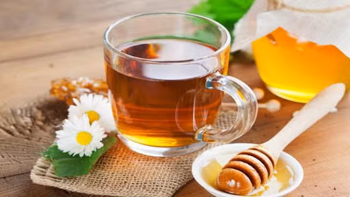 2. Nước mật ong: Mật ong có chứa đường fructose và glucose, một mặt có thể sửa chữa các tế bào gan bị tổn thương, đồng thời có thể tăng cường chức năng giải độc của gan và tăng khả năng chống lại vi khuẩn.