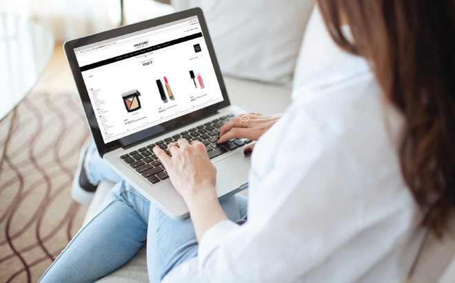 Thói quen thứ ba, ngồi quá nhiều và không tập thể dục. Nhiều người cảm thấy muốn gầy đi chỉ cần giảm cân bằng cách nhịn ăn mà không chịu tập thể dục.