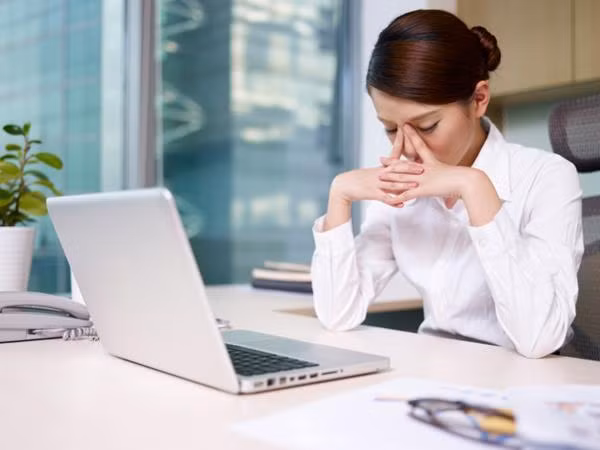 Thực tế, nếu cứ ngồi quá lâu mà không chịu đi lại, tập luyện, bạn sẽ bị lão hóa sớm, sớm hơn người khác rất nhiều. Đồng thời cơ thể cũng yếu đi, khó mà thực hiện được các động tác mạnh.