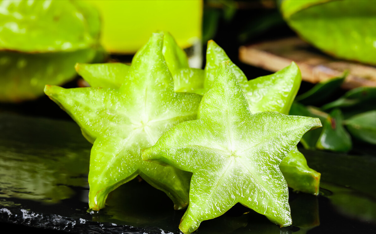 Cụ thể, người sức khỏe kém, tránh ăn 3 loại trái cây này. Thứ nhất là khế. Khế là một loại trái cây nhiệt đới có vị chua và ngọt, có thể dùng để ăn sống và chế biến nhiều món ngon khác nhau.