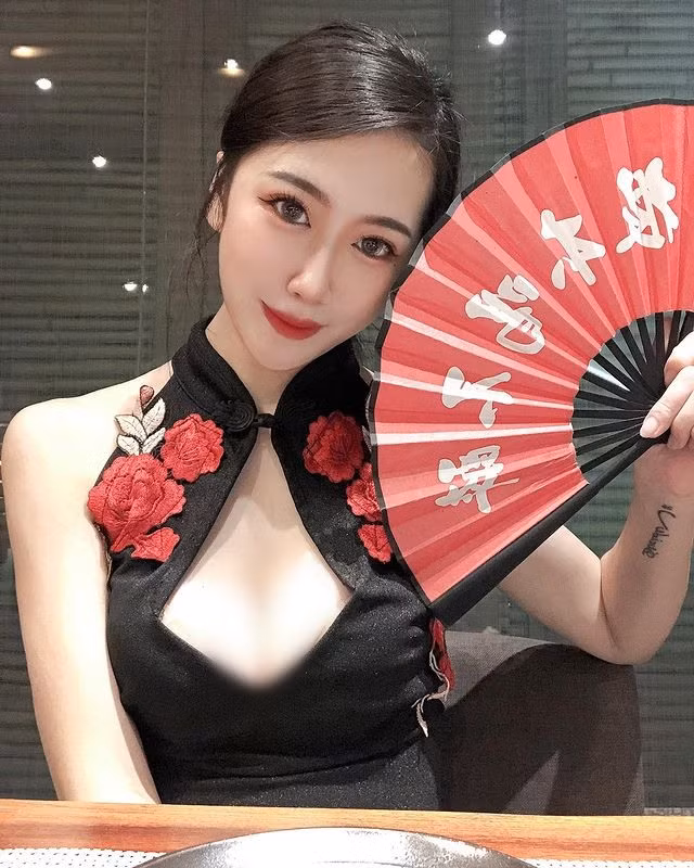 Vưu Na cho biết, kỳ thực chế độ ăn uống của cô không có gì đặc biệt. Cô chỉ là tập luyện rất nhiều, cũng rất chăm chỉ duy trì chế độ tập luyện nghiêm khắc.