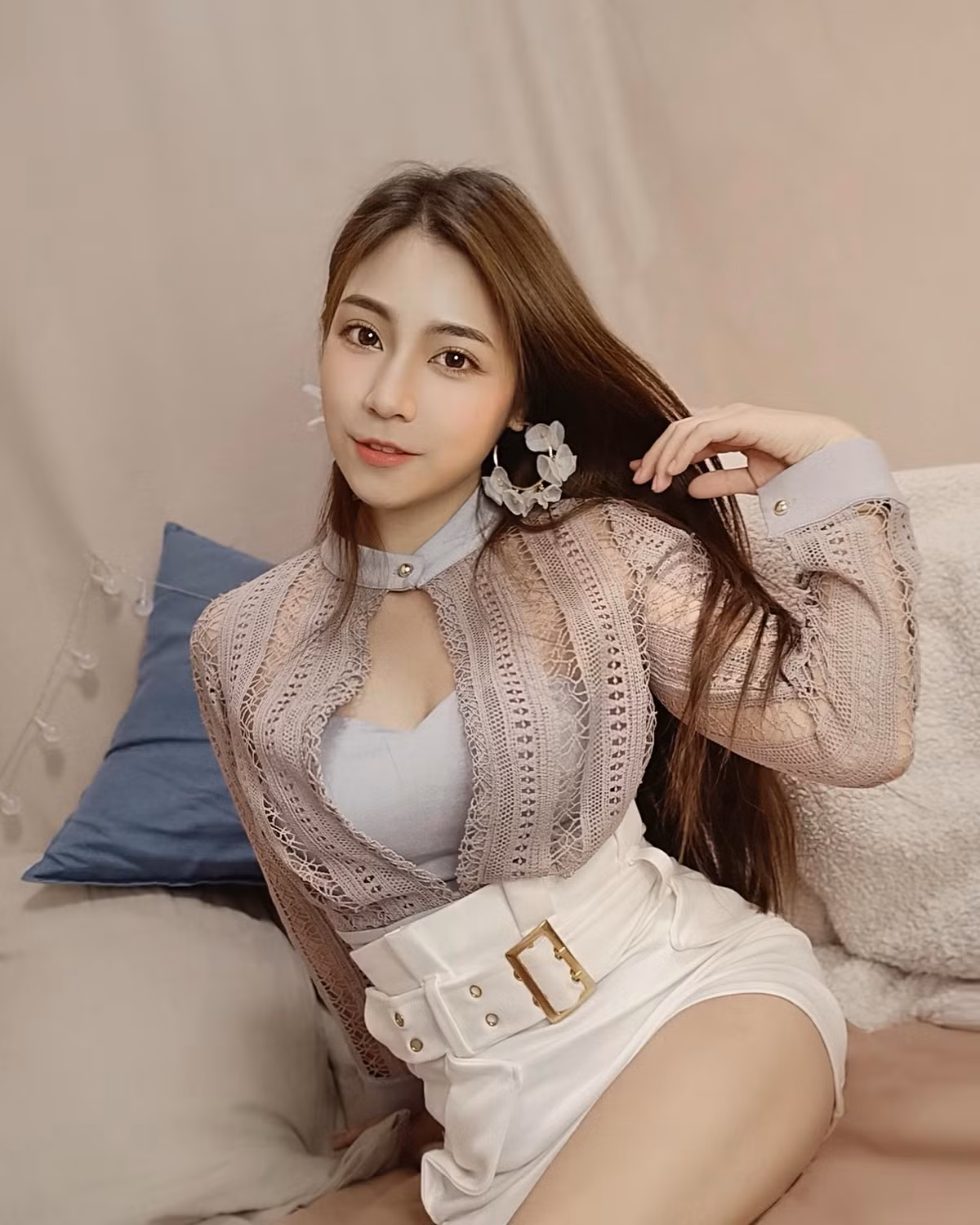 Không chỉ có fan nam, Tiểu Ái còn có nhiều fan nữ. Họ bị thu hút bởi cách ăn mặc, trang điểm của cô nàng.