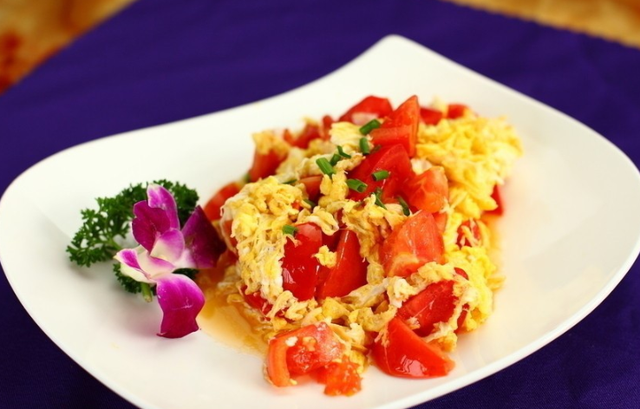 Theo các chuyên gia dinh dưỡng, món trứng sốt cà chua đơn giản nhưng lại thực sự bổ dưỡng, tuy nhiên trong quá trình nấu nướng cũng có một số lưu ý nhất định, tuyệt đối không nên thêm một số thứ vào kẻo dinh dưỡng tiêu biến, còn hại cơ thể.