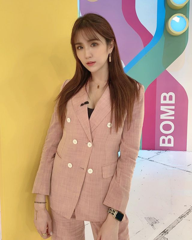 Phan Ánh Trúc (Trúc Trúc) là một trong những hot girl, ca sĩ khá nổi người Đài Loan. Cô nàng có dáng người đẹp, khuôn mặt xinh đẹp ngọt ngào và tính tình thẳng thắn nên được đông đảo người hâm mộ quý mến.