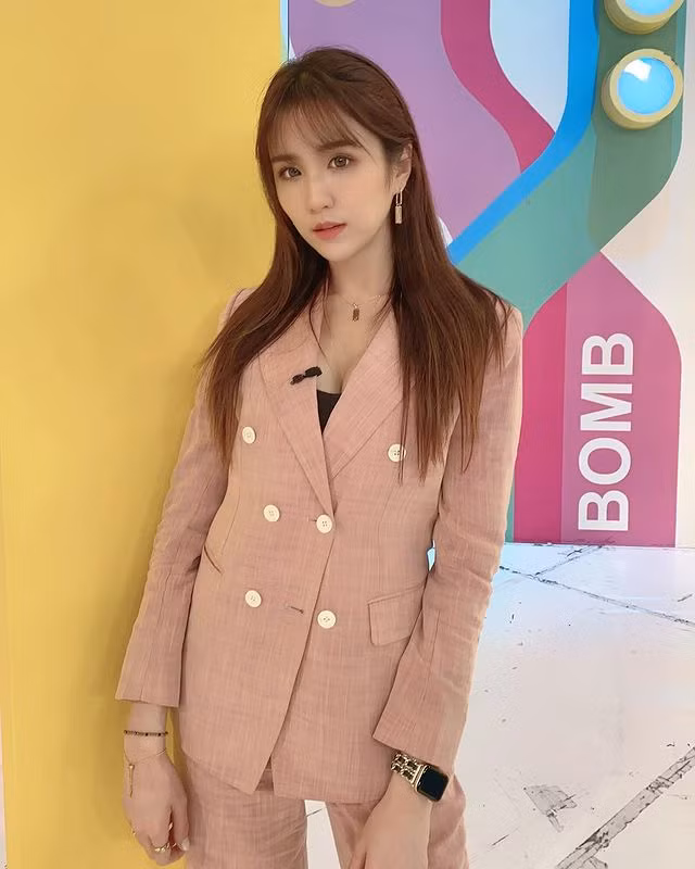 Phan Ánh Trúc (Trúc Trúc) là một trong những hot girl, ca sĩ khá nổi người Đài Loan. Cô nàng có dáng người đẹp, khuôn mặt xinh đẹp ngọt ngào và tính tình thẳng thắn nên được đông đảo người hâm mộ quý mến.