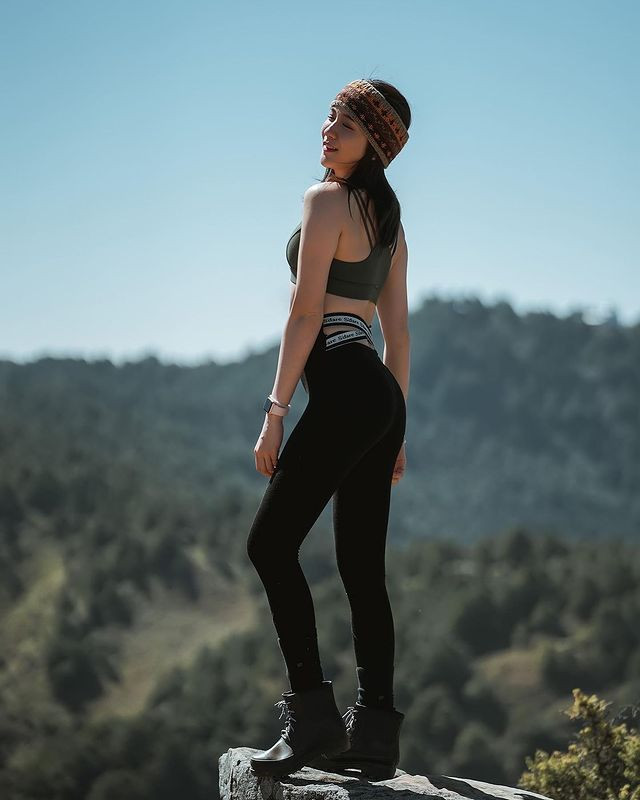 Sau khi cuốn sách ảnh được tung ra, rất nhiều người hâm mộ của Trúc Trúc không khỏi ngỡ ngàng. Họ không thể ngờ thần tượng của mình có thể táo bạo như vậy.