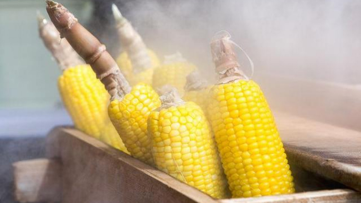 Ngô vốn là một loại hạt thô không dễ tiêu hóa, bệnh nhân mắc các bệnh về hệ tiêu hóa không nên ăn.