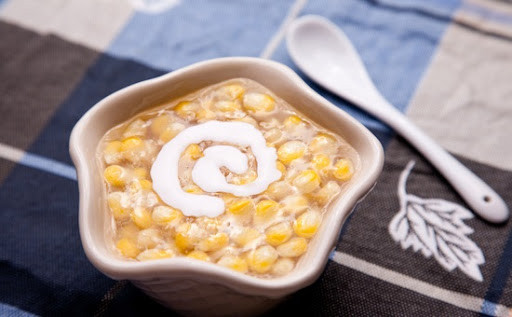 Thứ hai là người có khả năng miễn dịch thấp. Hàm lượng cellulose trong ngô đặc biệt phong phú, nếu bạn tiêu thụ quá nhiều cellulose mỗi ngày có thể ức chế cơ thể hấp thụ protein, tỷ lệ chuyển hóa chất béo cũng giảm, không có lợi cho sức khỏe của xương, tim và máu. Các cơ quan nội tạng cũng có thể sẽ bị tổn hại nhất định.