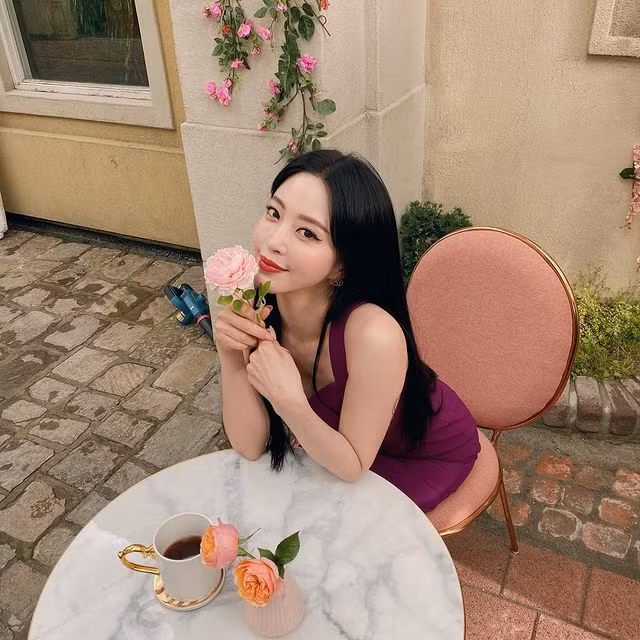 Bình thường, Han Ye Seul cũng được ngưỡng mộ tuyệt đối nhờ gương mặt cực kỳ thu hút và phong cách thời trang cực đỉnh.