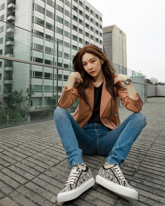 Được xem là nữ diễn viên có khuôn mặt thanh tú, vóc dáng cân đối, từ khi mới ra mắt, Tăng Hoàn Đình đã có nhiều tác phẩm tiêu biểu, gắn với tên tuổi của mình.