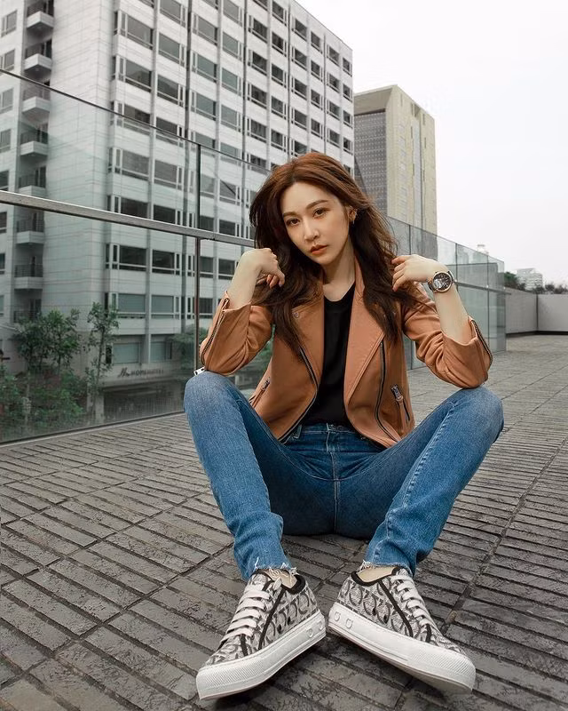 Được xem là nữ diễn viên có khuôn mặt thanh tú, vóc dáng cân đối, từ khi mới ra mắt, Tăng Hoàn Đình đã có nhiều tác phẩm tiêu biểu, gắn với tên tuổi của mình.