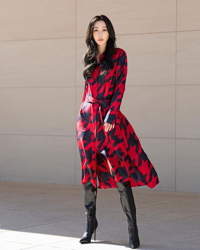 Ngoài đời, nữ diễn viên thường xuyên khoe hình ảnh xinh đẹp với gu thời trang đẳng cấp trên trang Instagram cá nhân.