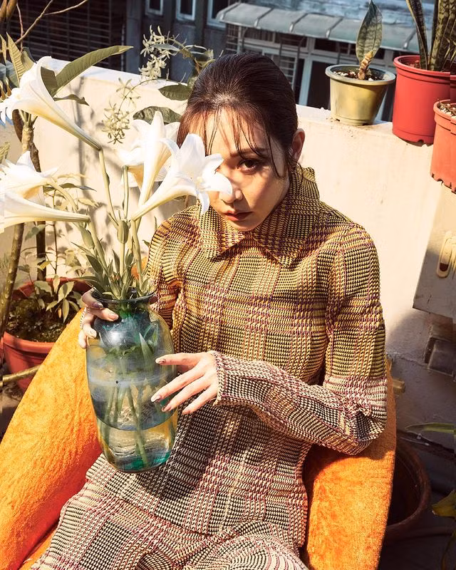 Tăng Hoàn Đình cũng thường xuyên nhận được lời mời làm mẫu ảnh và gương mặt đại diện cho những hãng thời trang nổi tiếng trên thế giới có chi nhánh tại Đài Loan.