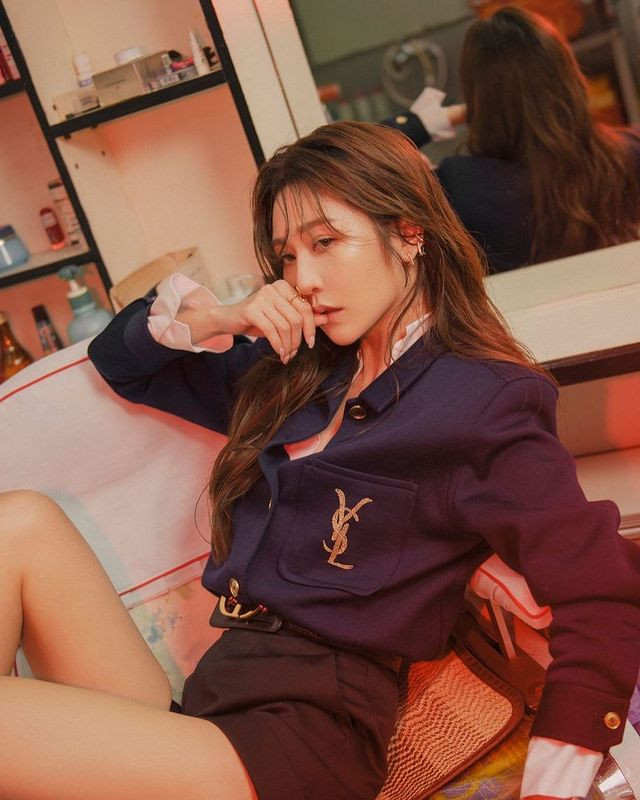 Thần thái của Tăng Hoàn Đình khi diện những set đồ này thực sự đẳng cấp, khiến các fan hâm mộ đổ gục.