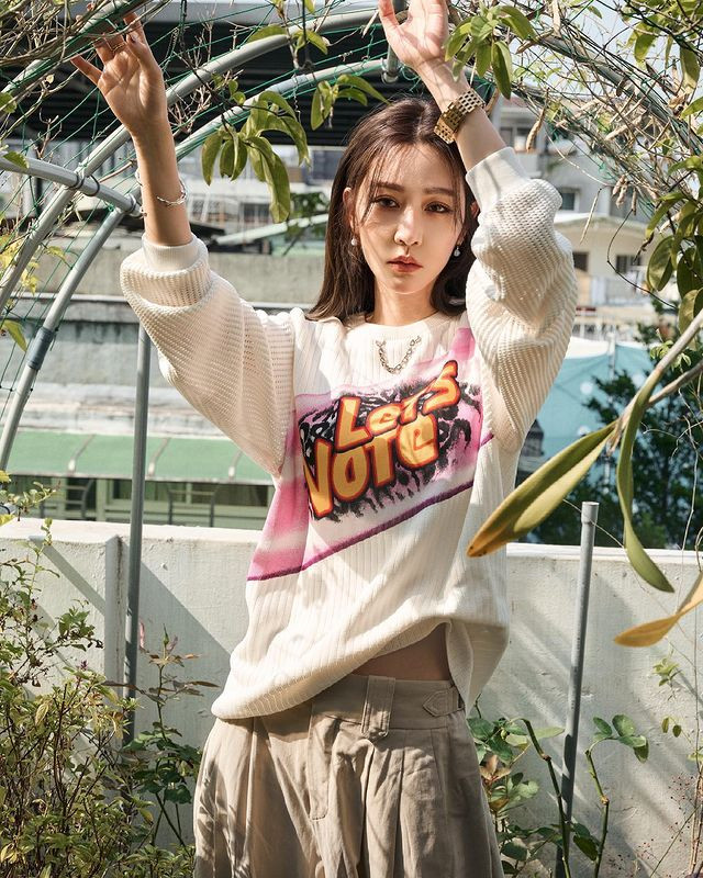 Theo tìm hiểu, Tăng Hoàn Đình thực sự là một nữ diễn viên giàu có và tài năng. Cô nàng hoàn toàn có khả năng chi trả cho thú vui xài hàng hiệu của mình.