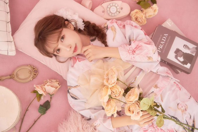 Dường như ngoài công việc, mọi người hiếm khi thấy Mikami Yua mặc hở hang, phản cảm.