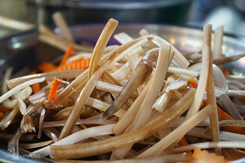 Nhờ khả năng thanh nhiệt và đào thải các độc tố tích tụ trong cơ quan nội tạng quan trọng bậc nhất cơ thể này, ngó sen cực kỳ được các chuyên gia dinh dưỡng ưa chuộng.