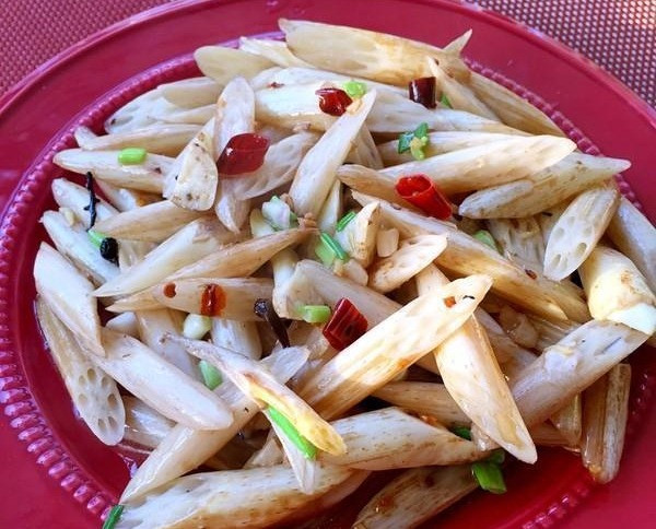 Mùa hè chính là mùa thu hoạch ngó sen, hãy tận dụng cơ hội này để làm những món ngon nhé.