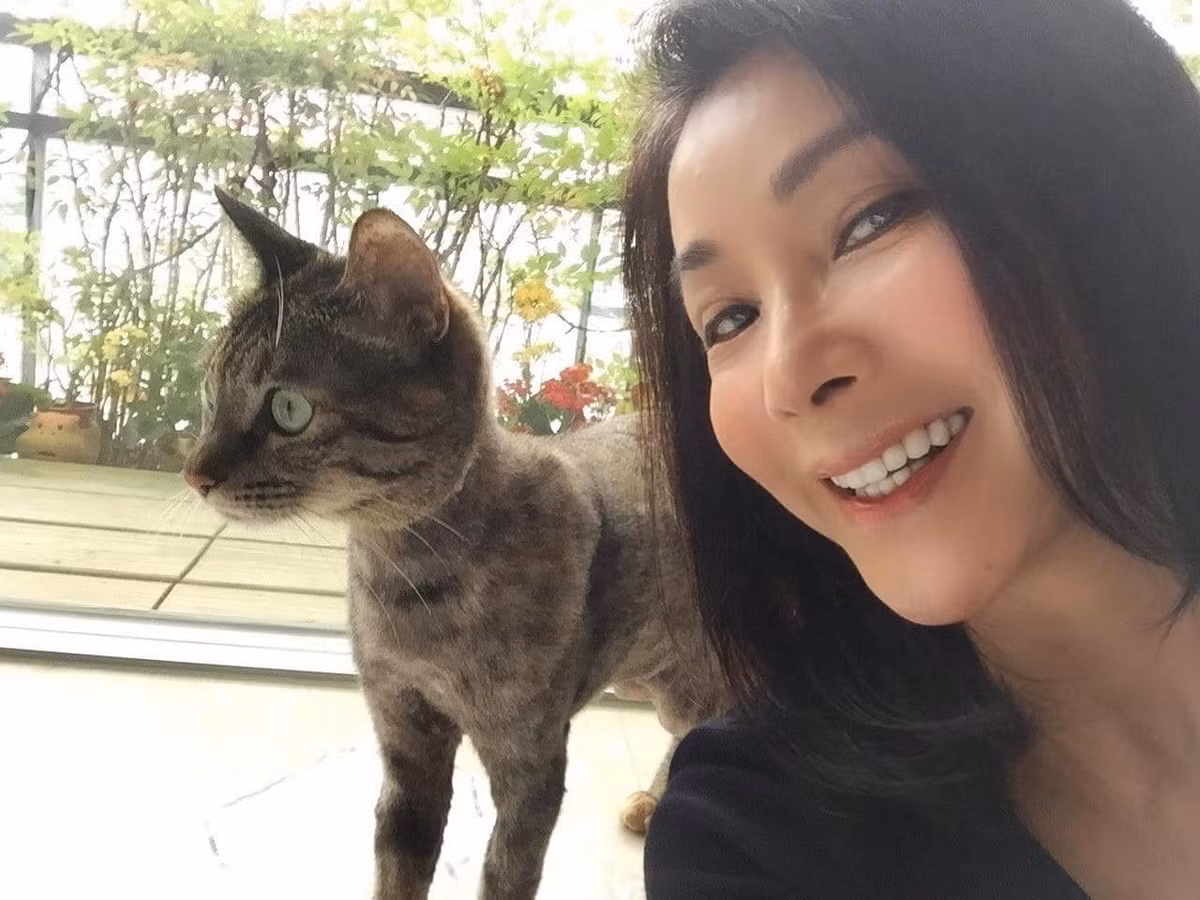 Mọi người còn tò mò về bí kíp dưỡng da của cô và hi vọng Trần Mỹ Phượng sẽ chia sẻ công thức làm đẹp.