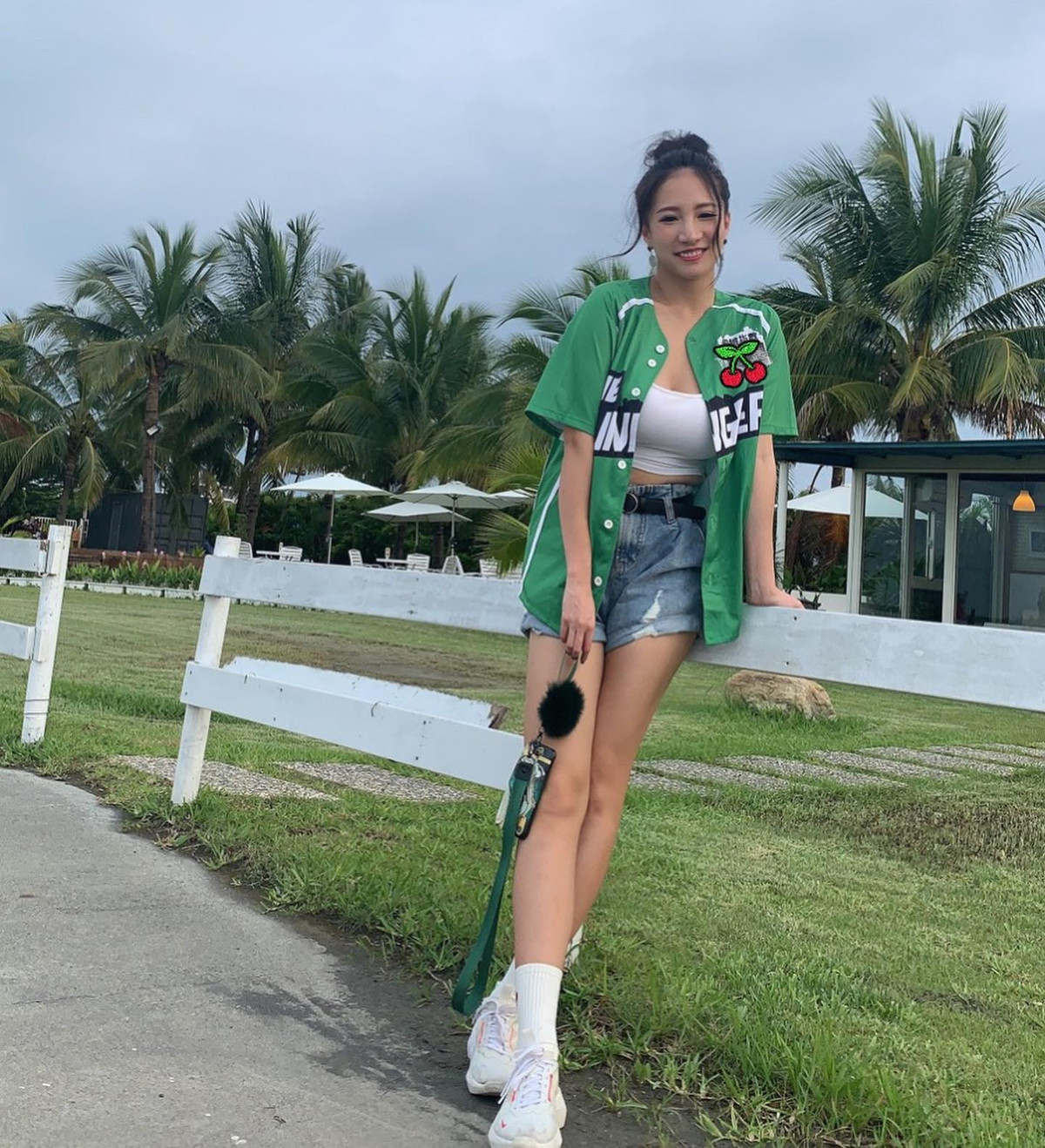 Đa số mọi người đều cho rằng Lâm Thải Đề không chỉ giữ được phong độ thời còn làm hot girl, cô nàng còn xinh đẹp và quyến rũ hơn nhiều lần.