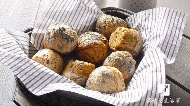 6. Thực phẩm bị mốc: Chứa nhiều độc tố. Nấm mốc và các chất độc sinh ra khi thực phẩm bị mốc có thể gây hại cho gan, thận, hệ thần kinh,… thậm chí gây ung thư. 