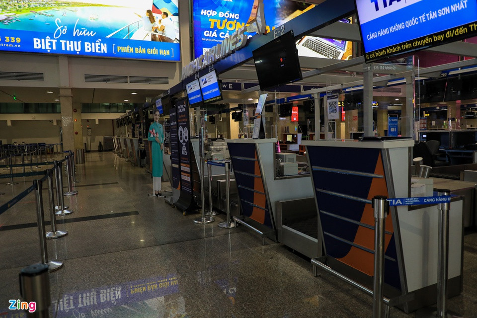 Các quầy làm thủ tục Pacific Airlines, Vietjet Air, Bamboo dành cho hành khách trước khi lên máy bay hầu như ngừng hoạt động.