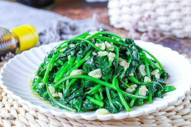 Chất này protein có trong rau khoai lang là bí quyết kéo dài tuổi thọ của con người, có thể ngăn ngừa sự teo mô liên kết của các cơ quan như gan thận, làm chậm quá trình lão hóa các bộ phận của con người, nâng cao khả năng miễn dịch của cơ thể.