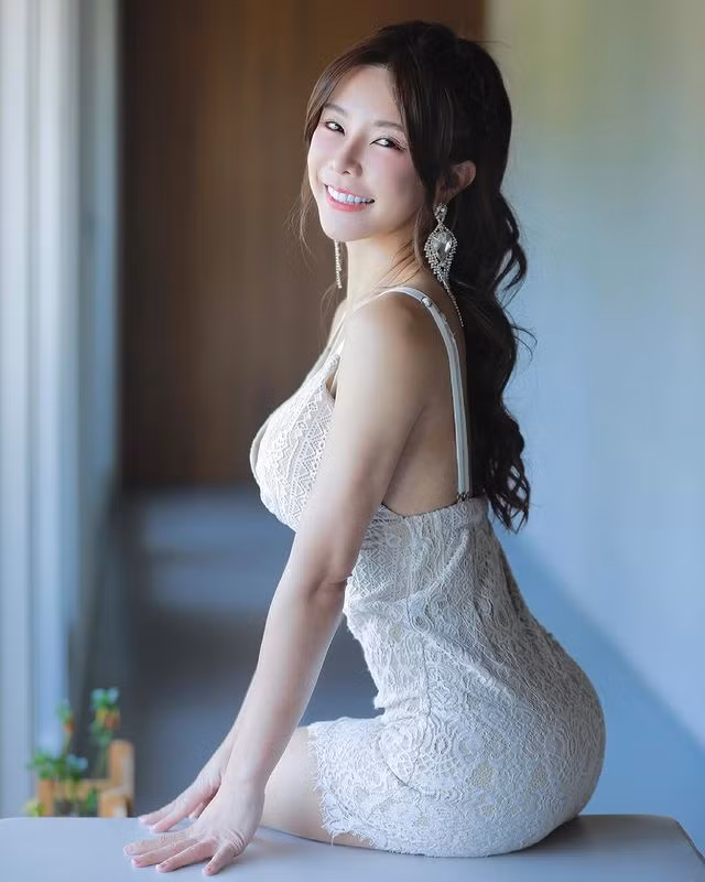 Dù sở hữu cơ thể chữ S siêu chuẩn, hot girl người Đài Loan cũng không ham hố diện đồ khoe thân.