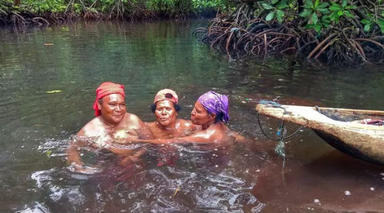 Theo thông tin đăng tải, tại Papua, Indonesia, có một khu rừng được xem như thánh địa tên là Hutan Perempuan. Khu rừng này là rừng ngập mặn, có lịch sử lâu đời, được phụ nữ địa phương coi là nơi thiêng liêng giải phóng khỏi sự gia trưởng của nam quyền.