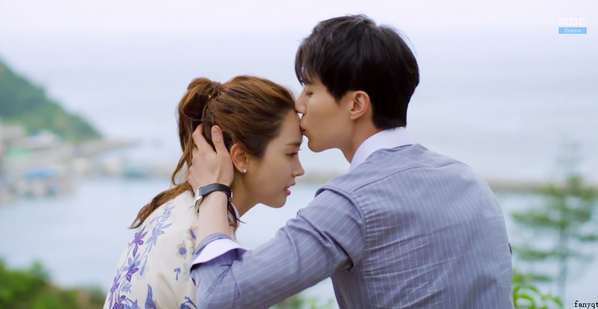 6. Tư thế không đúng. Một số cặp đôi thích những tư thế yêu đương lạ khiến các cơ quan thụ cảm động mạch của xoang động mạch cảnh bị nén.