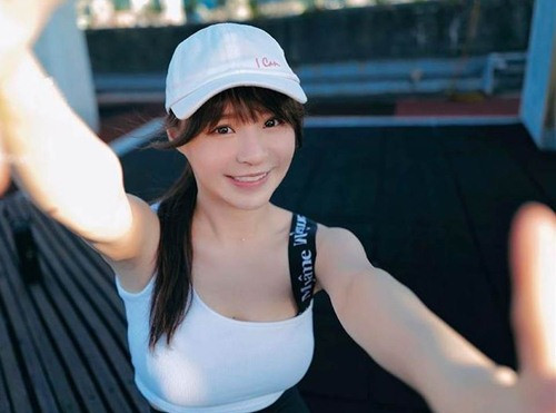 Ngô Tiệp An (Nguyên Nguyên) là một trong những hot girl nổi tiếng nhất trong dàn hot girl sinh năm 1995 ở Đài Loan. Với khuôn mặt bầu bĩnh trẻ thơ, đẹp trong sáng thanh thuần, Tiệp An đốn gục trái tim của nhiều chàng trai.