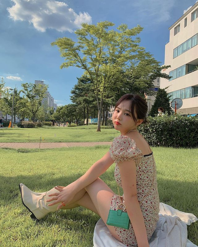 Trên trang Instagram cá nhân, Hong Yeong-gi cũng chia sẻ những cách thức luyện tập và ăn kiêng của mình để giữ được dáng vóc thon gọn và làn da căng mọng.